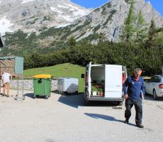 Vsak na svoje delavno mesto hiti